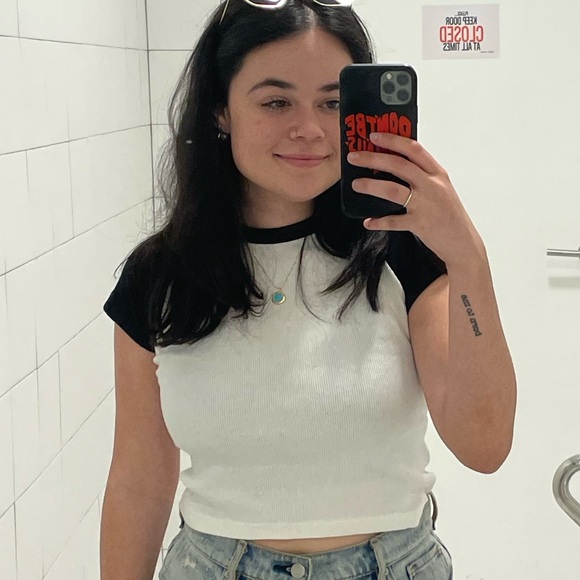 Brandy Melville Tee - Picture 1 of 2